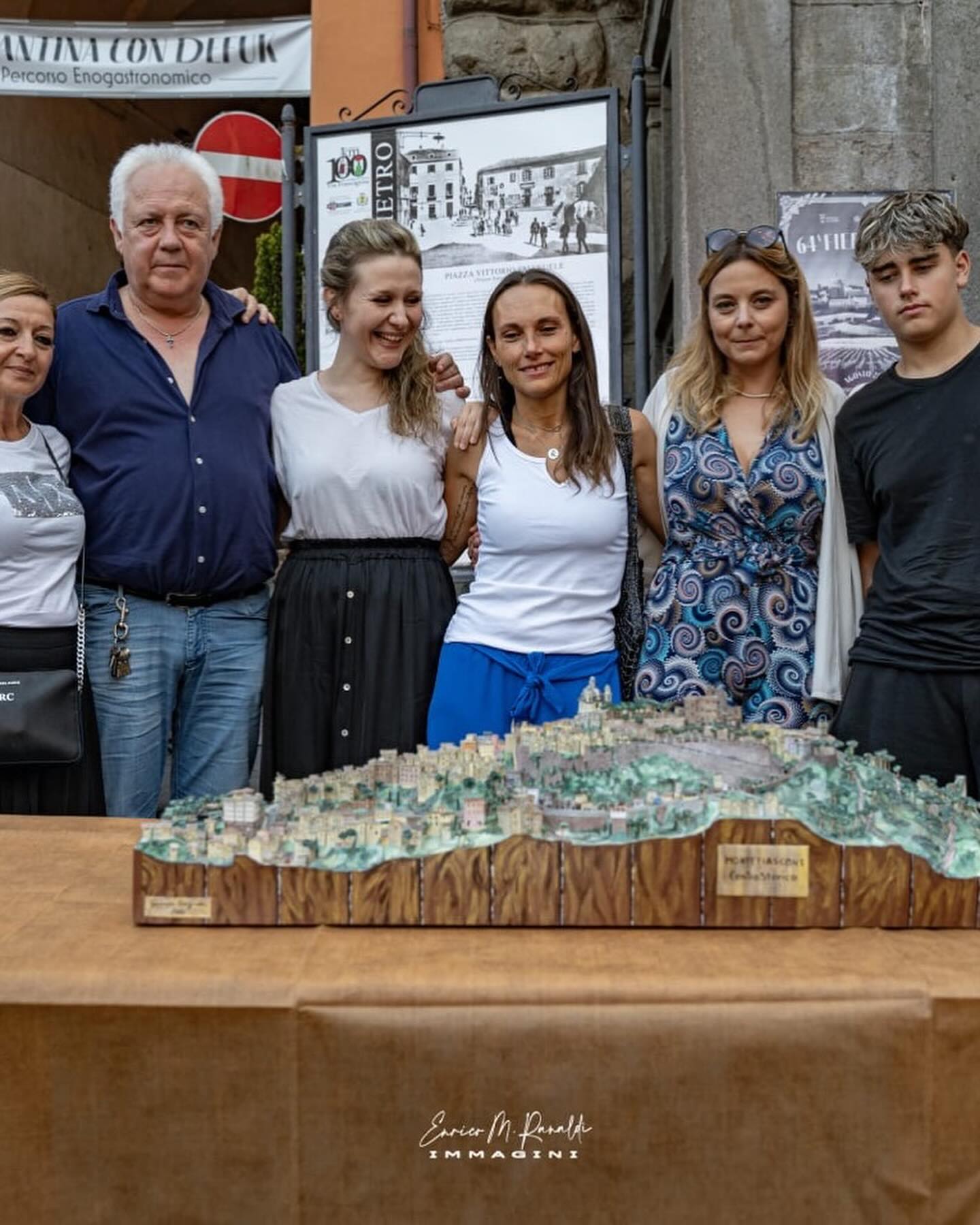 Il montefiasconese Giuseppe Nunziati dona al proprio Comune un plastico del paese - Uncategorized