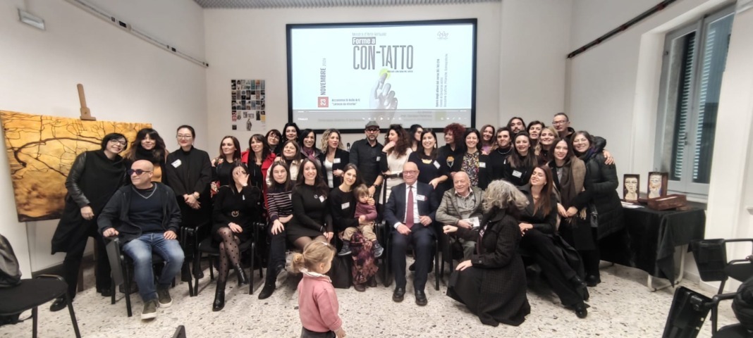 Grande successo all’Accademia Lorenzo da Viterbo per la mostra “Forme a con – tatto” - Uncategorized