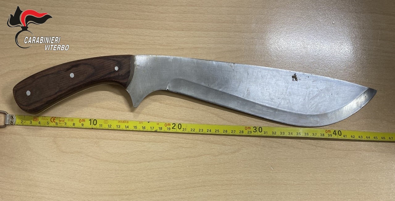 Droga e machete sotto il sedile, denunciato per porto abusivo di arma - Uncategorized