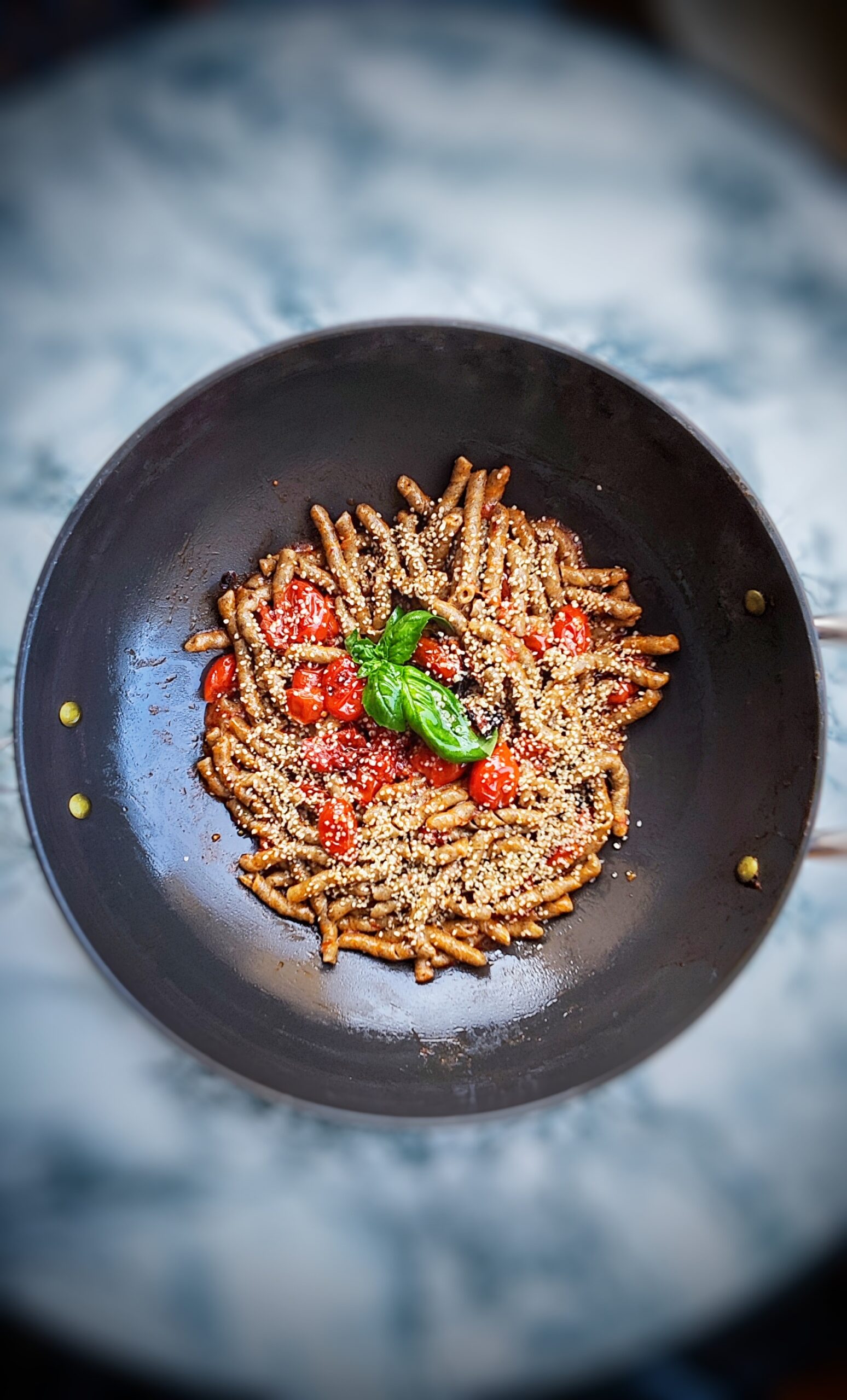 Busiate alla canapa con pomodorini e basilico - Uncategorized
