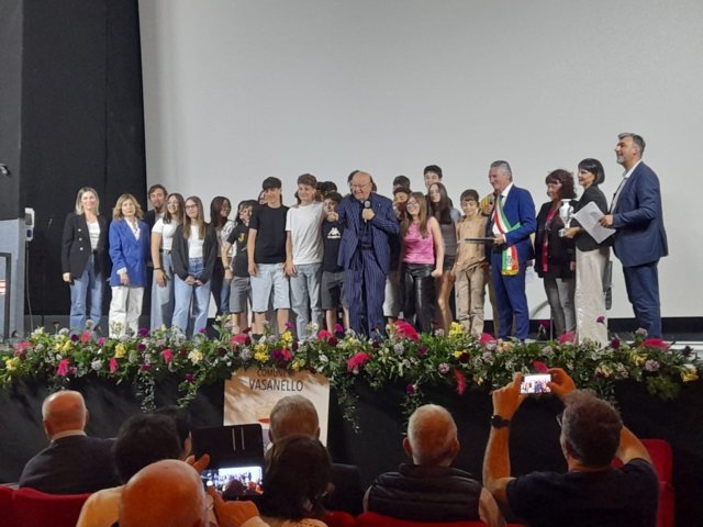 Massimo Boldi premia i vincitori del Festival Sandro Ricci a Vasanello - Uncategorized