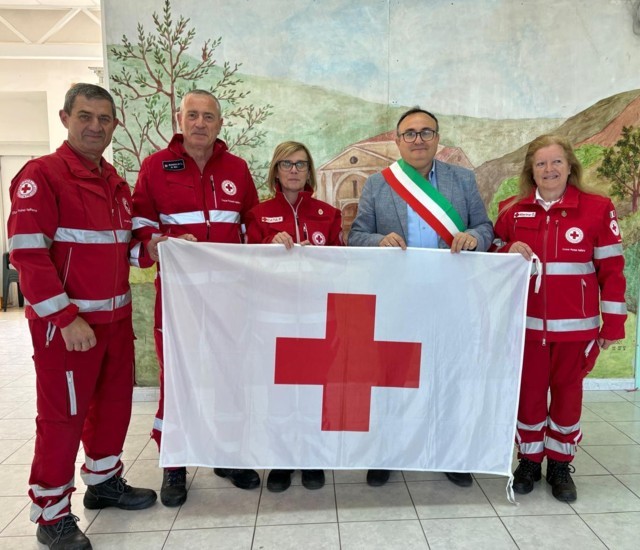 Cellere espone la bandiera della Croce Rossa - Uncategorized