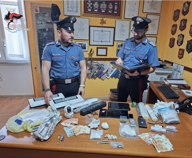 Canino: arrestato dai carabinieri per spaccio e resistenza mentre era ai domiciliari - Uncategorized