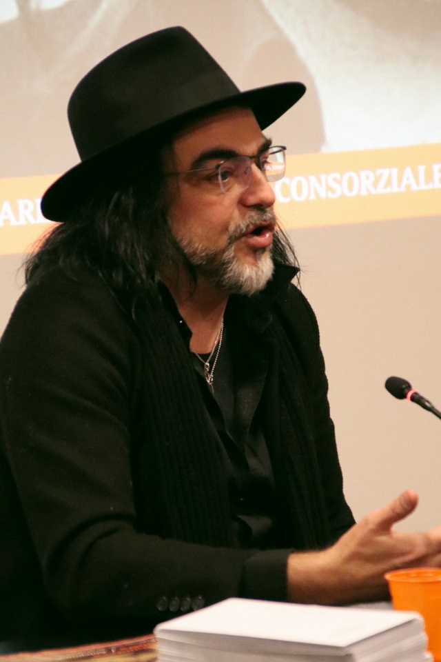 Una comunità che ascolta: Enrico Terrinoni e il piacere del pensiero in dialogo - Uncategorized