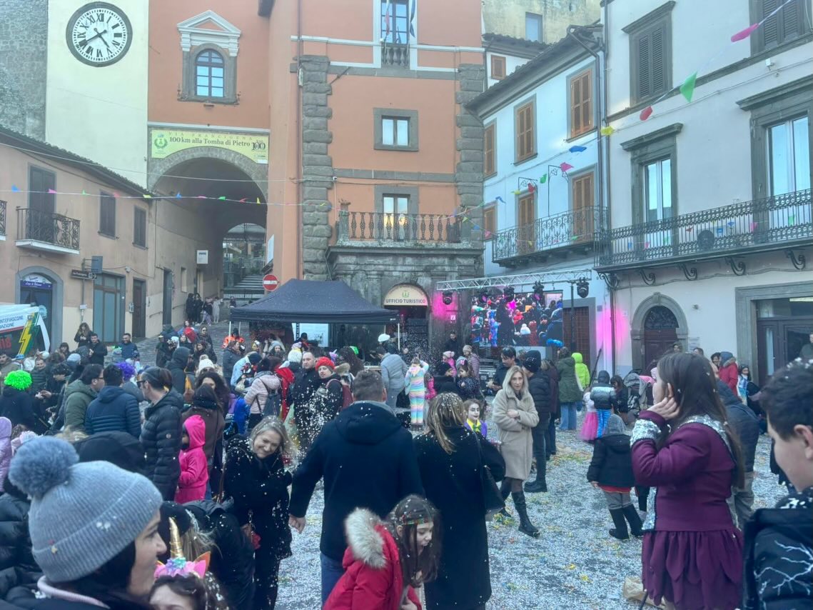 Carnevale di Montefiascone, la “Mascherina d’Oro” torna a brillare - Uncategorized
