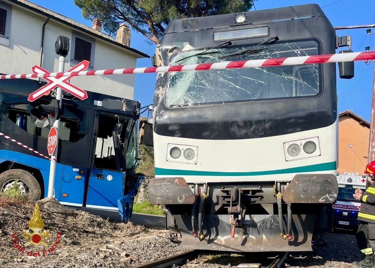 Incidente ferroviario a Soriano nel Cimino: traffico interrotto, ferita la conducente del treno