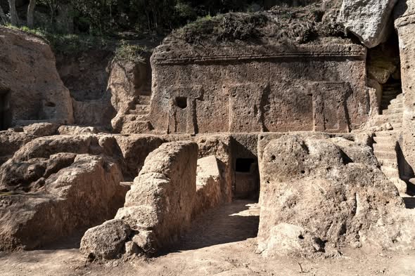 Necropoli rupestre di San Giuliano: nuove scoperte dagli interventi di restauro e valorizzazione - Uncategorized