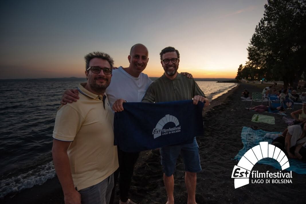Est Film Festival 2026 debutta sulla spiaggia più iconica del lago di Bolsena con l'ultimo lavoro di Ferzan Ozpetek - U…